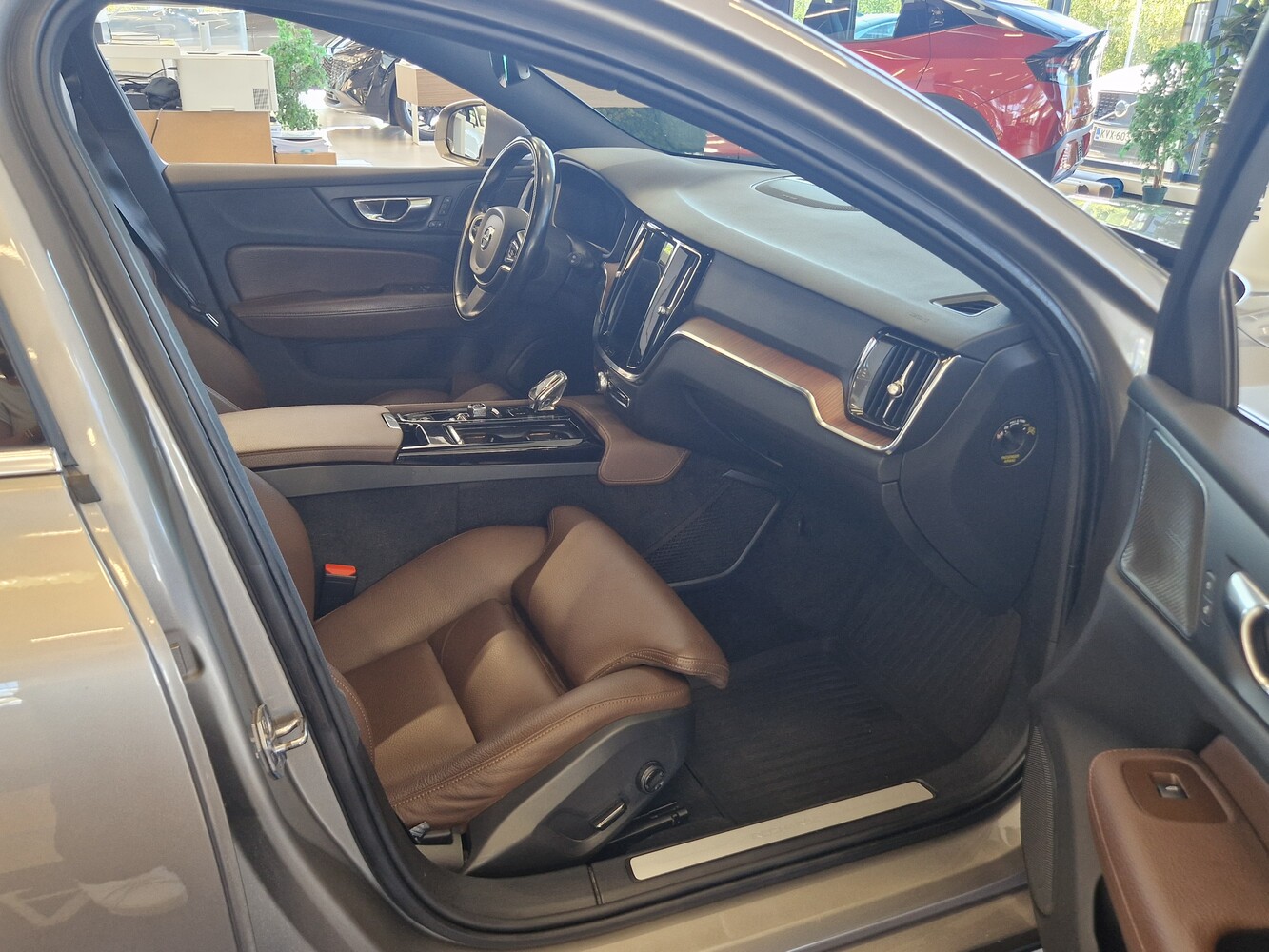 Volvo V60 vaihtoauto