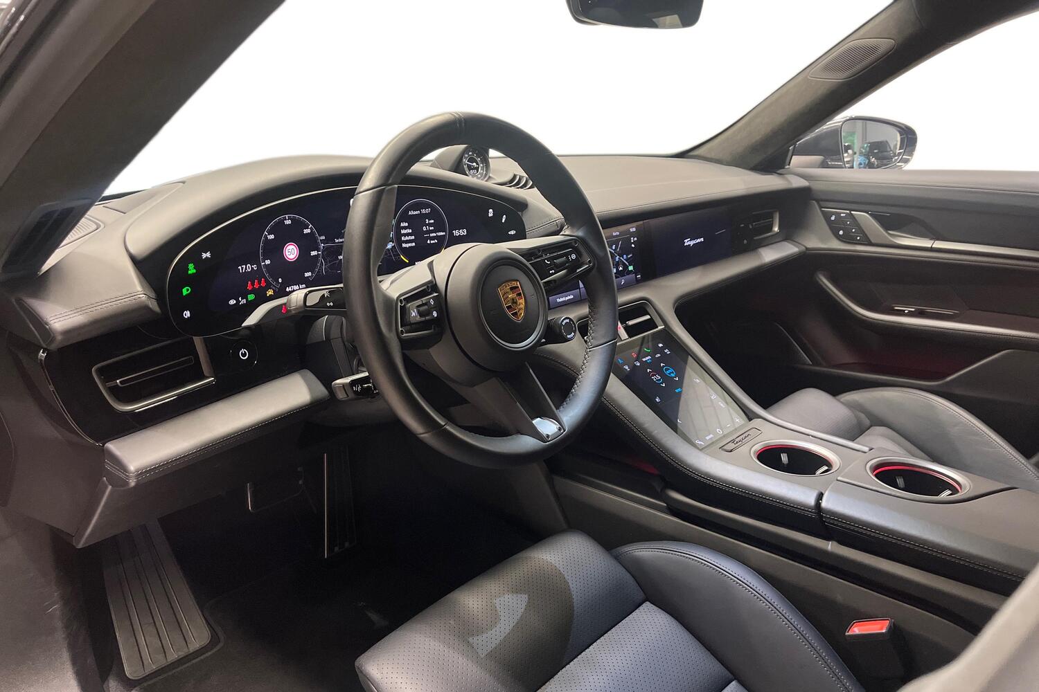 Porsche Taycan vaihtoauto