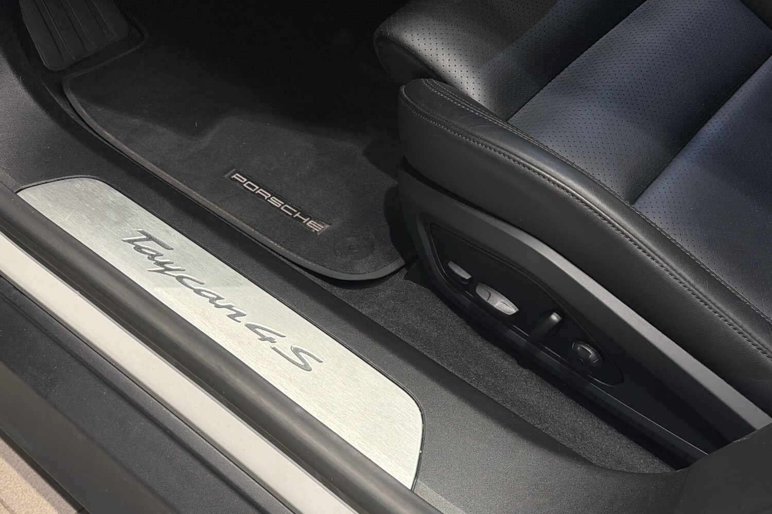 Porsche Taycan vaihtoauto