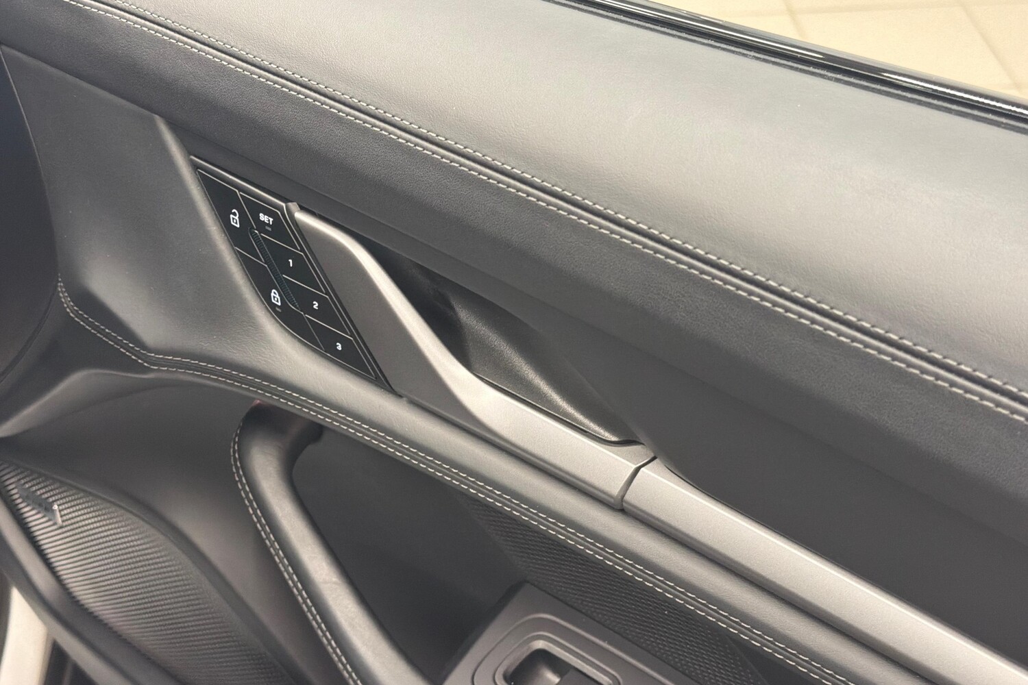 Porsche Taycan vaihtoauto