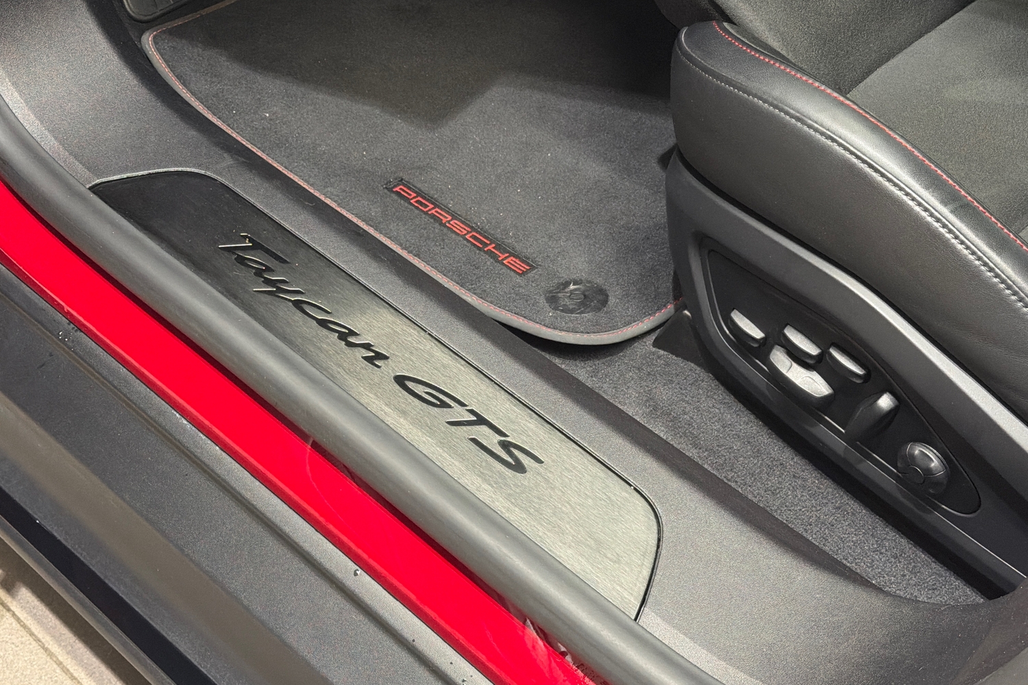 Porsche Taycan vaihtoauto