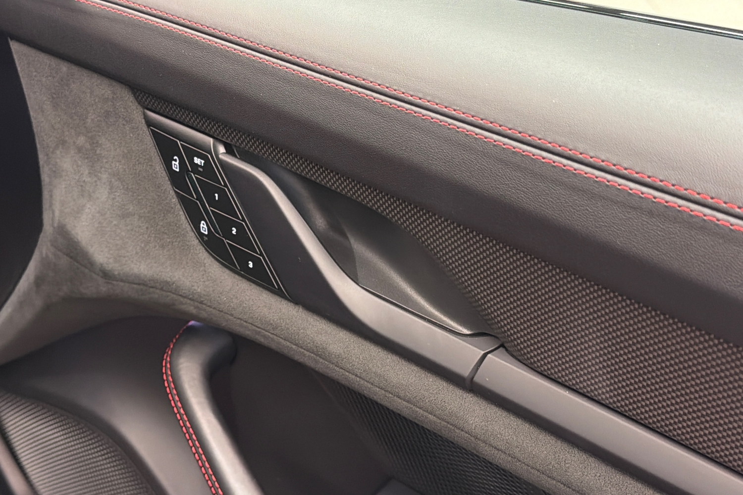 Porsche Taycan vaihtoauto