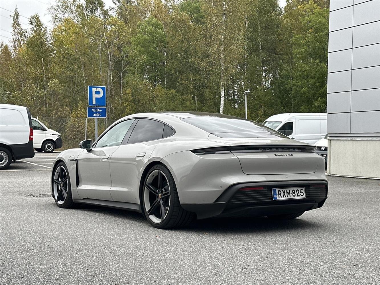 Porsche Taycan vaihtoauto