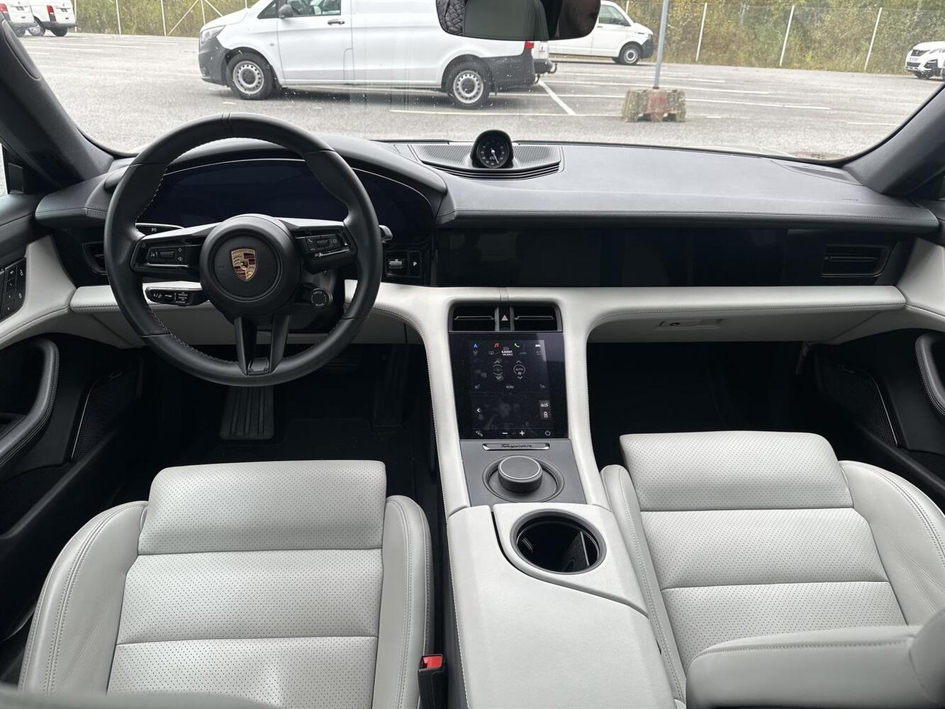 Porsche Taycan vaihtoauto