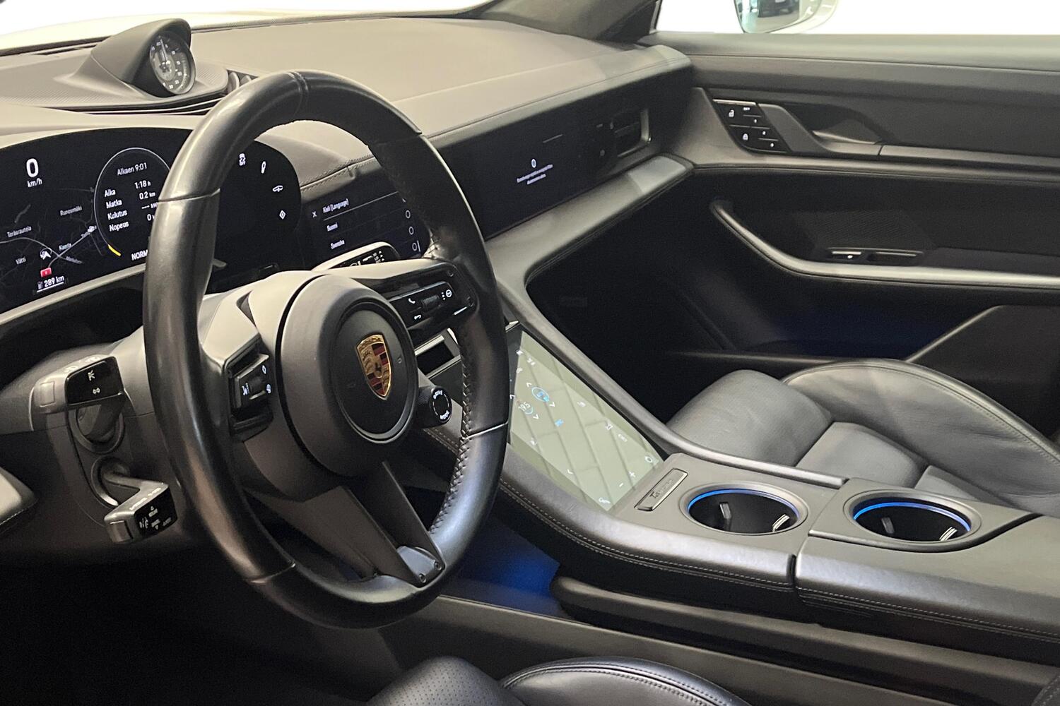 Porsche Taycan vaihtoauto