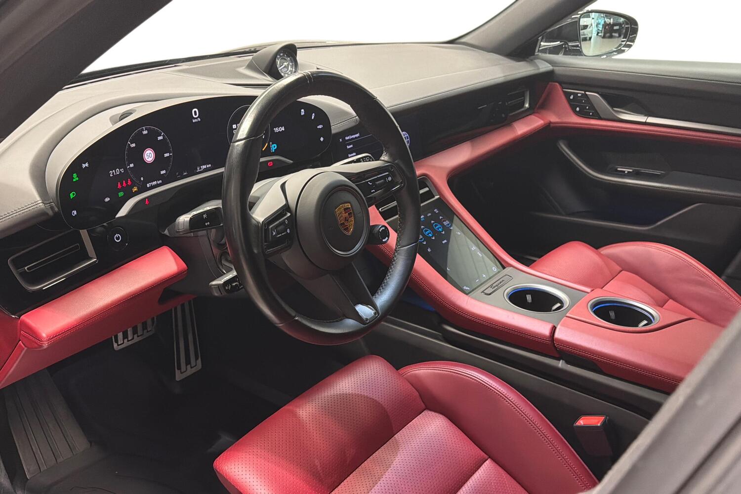 Porsche Taycan vaihtoauto
