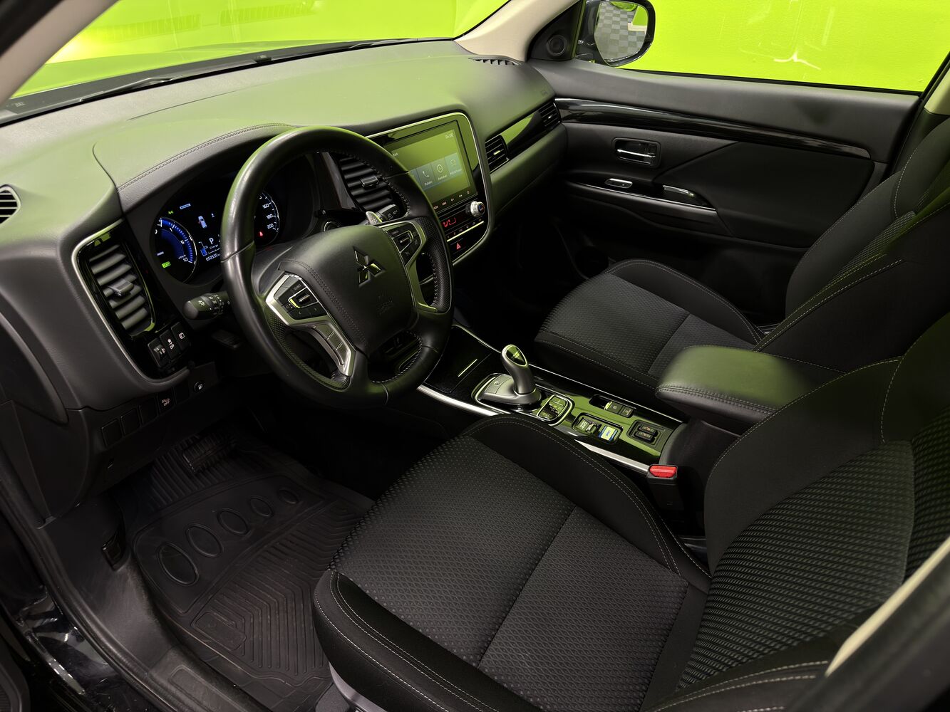 Mitsubishi Outlander PHEV vaihtoauto