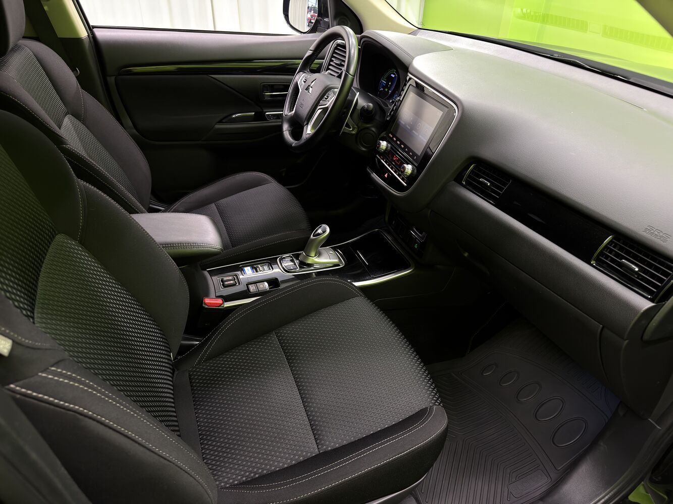 Mitsubishi Outlander PHEV vaihtoauto