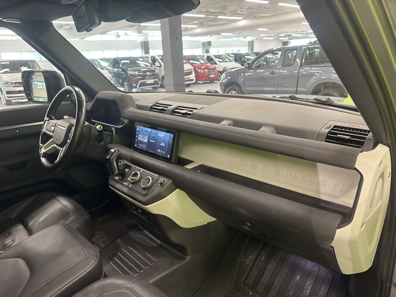 Land Rover Defender vaihtoauto