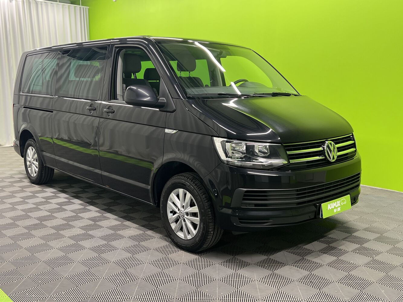 Volkswagen Caravelle vaihtoauto