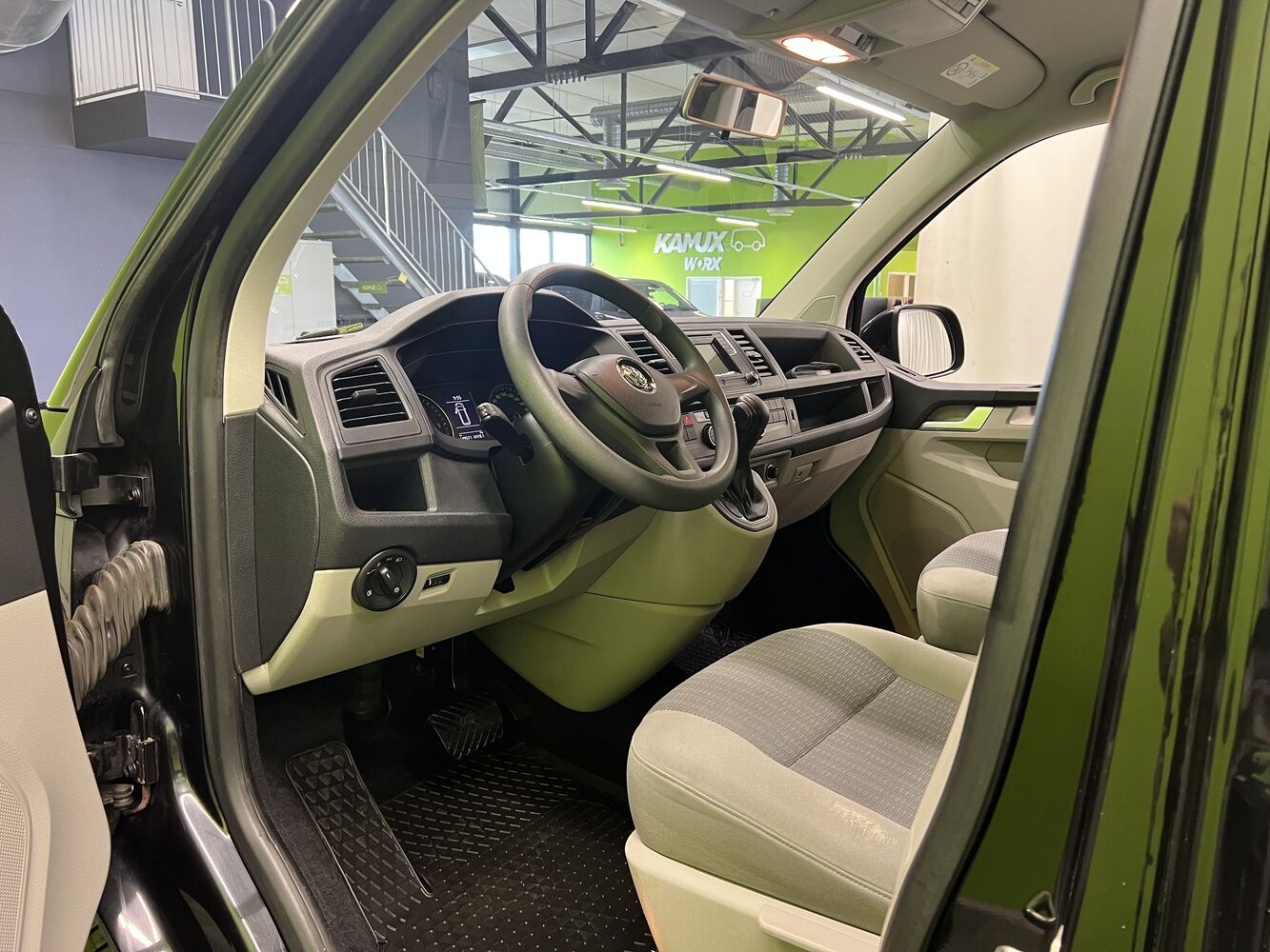 Volkswagen Caravelle vaihtoauto