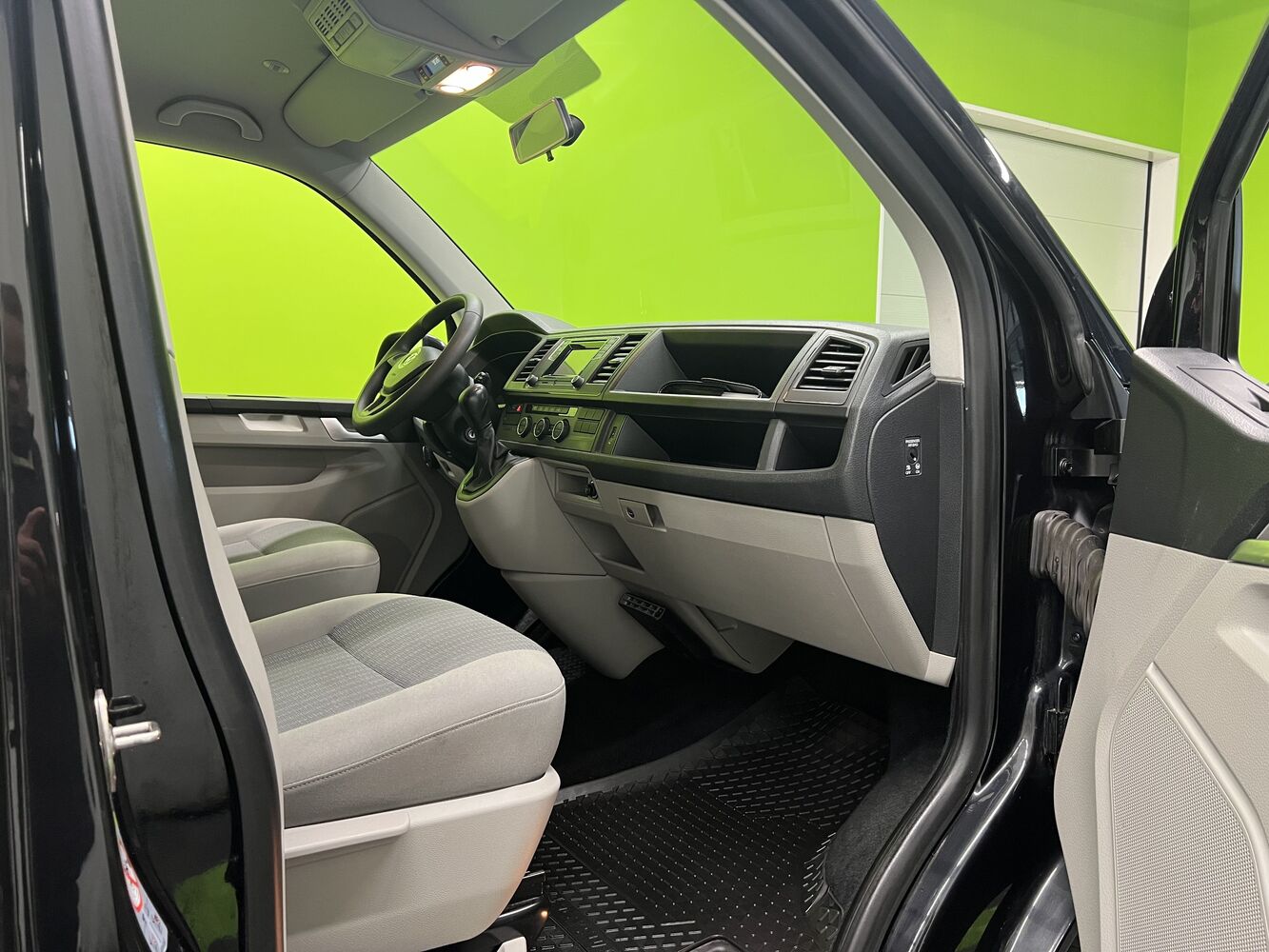 Volkswagen Caravelle vaihtoauto