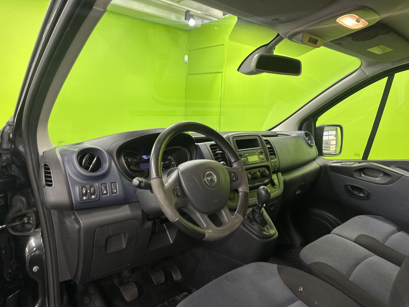 Opel Vivaro vaihtoauto