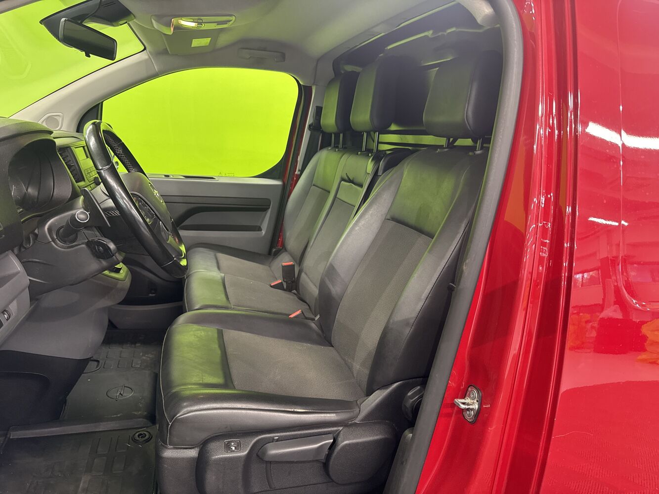 Opel Vivaro vaihtoauto
