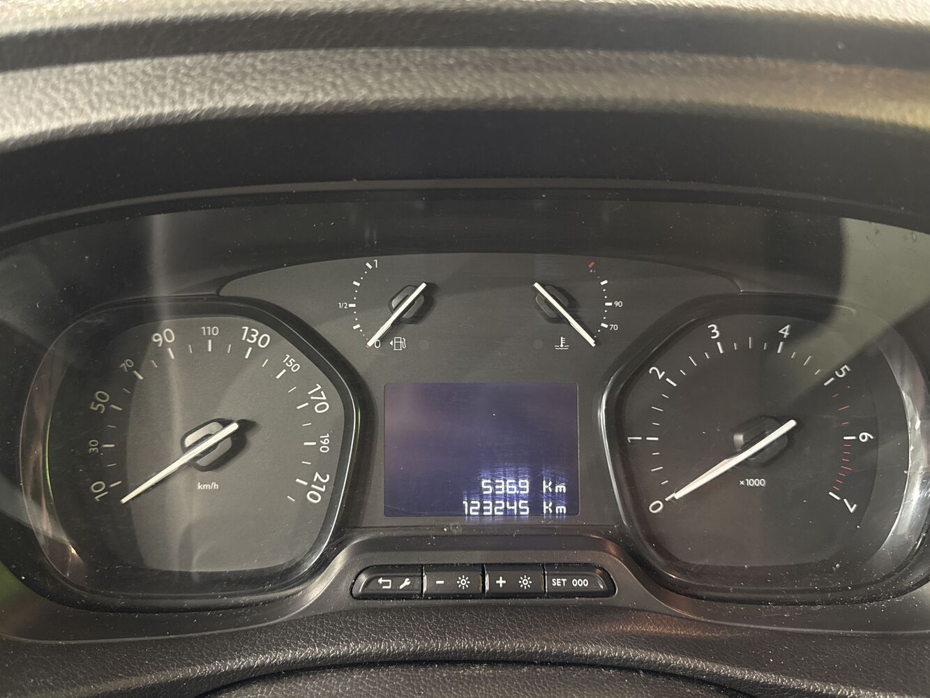 Opel Vivaro vaihtoauto