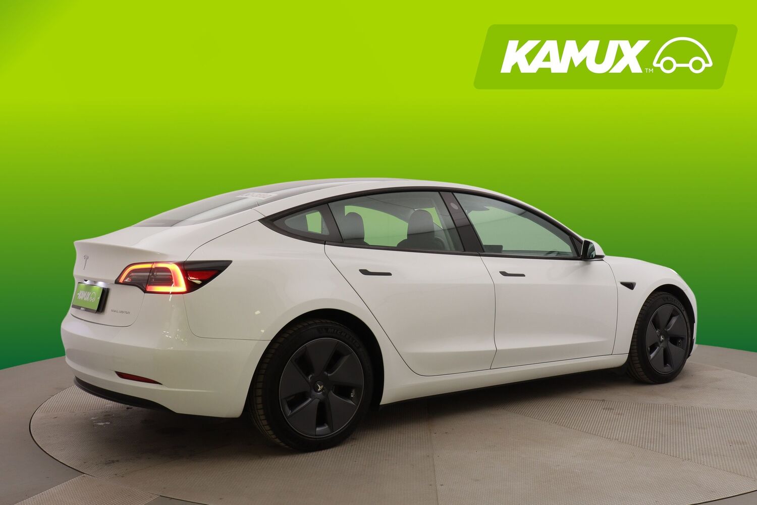 Tesla Model 3 vaihtoauto