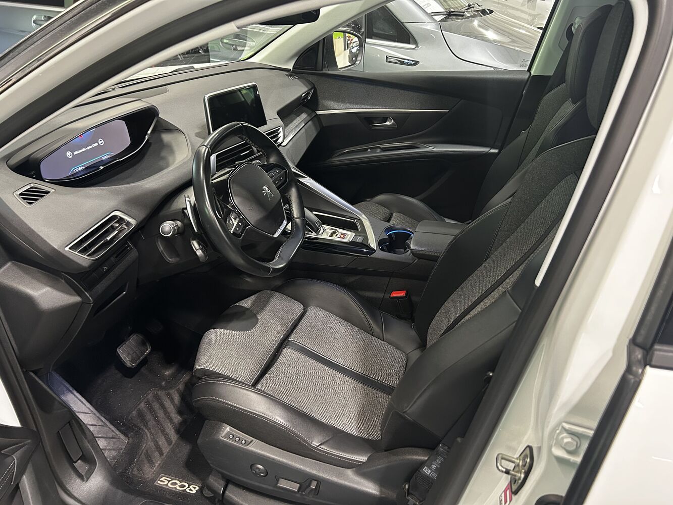 Peugeot 5008 vaihtoauto