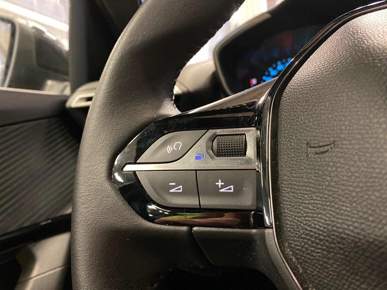 Peugeot e-2008 vaihtoauto