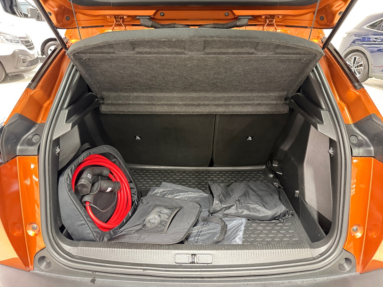 Peugeot e-2008 vaihtoauto