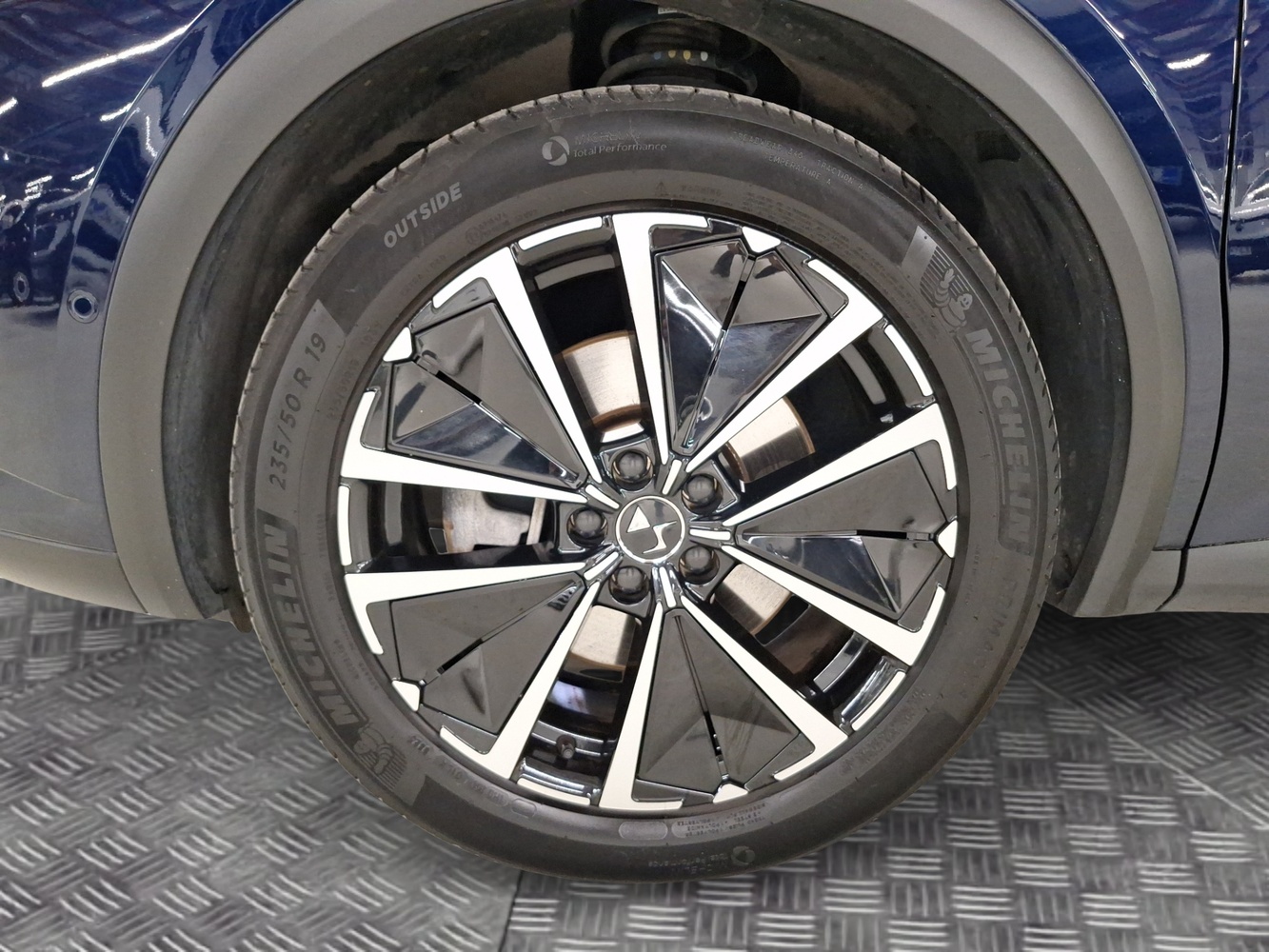 DS 7 vaihtoauto