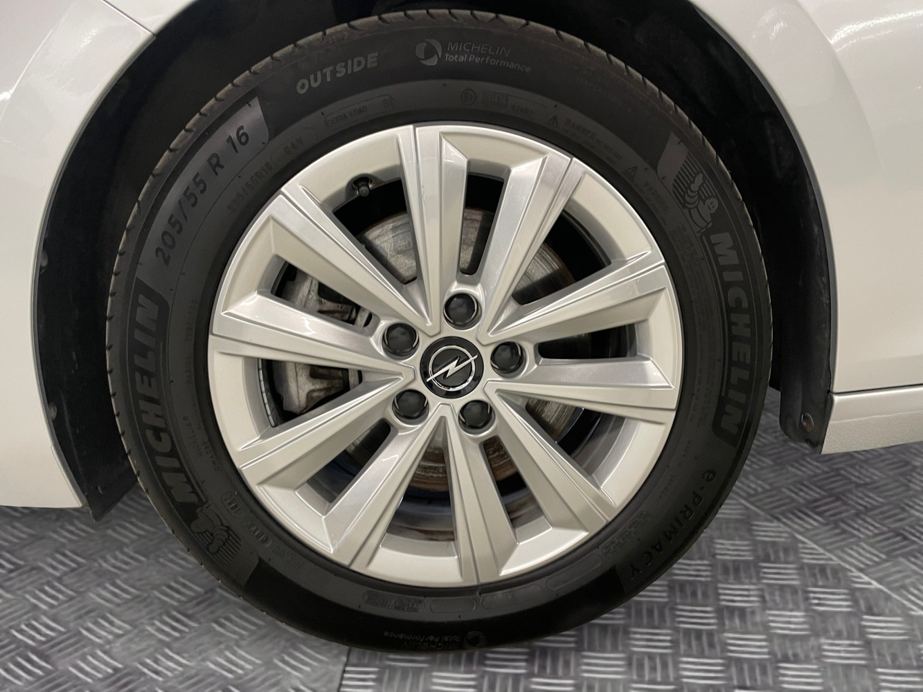Opel Astra vaihtoauto