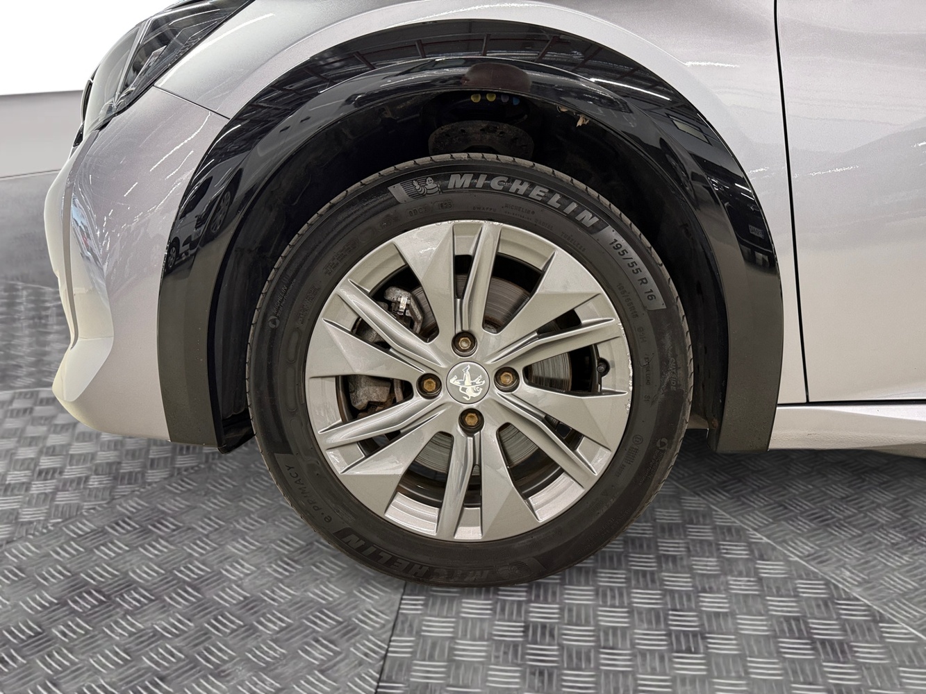 Peugeot e-208 vaihtoauto