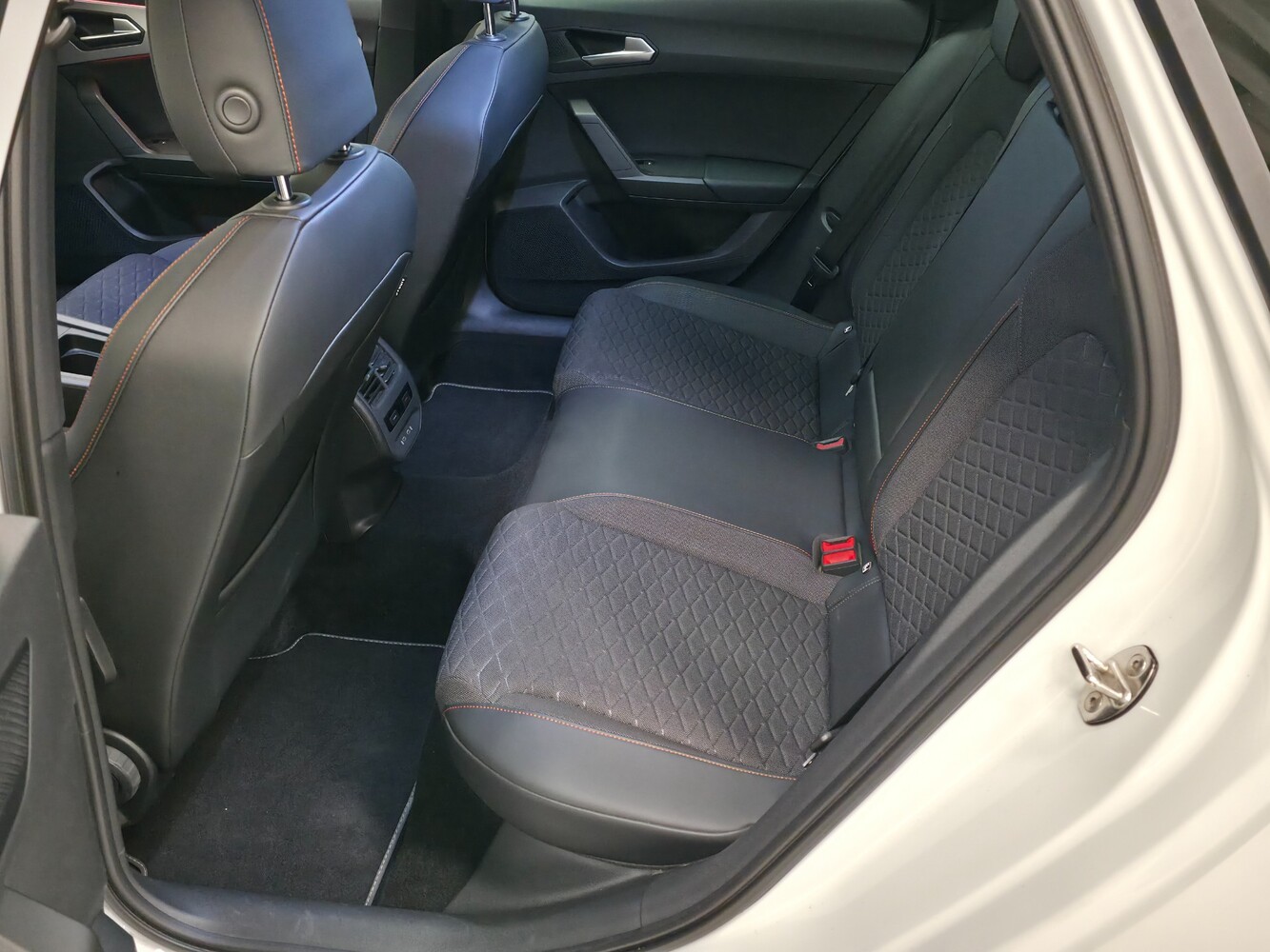 SEAT Leon Sportstourer vaihtoauto