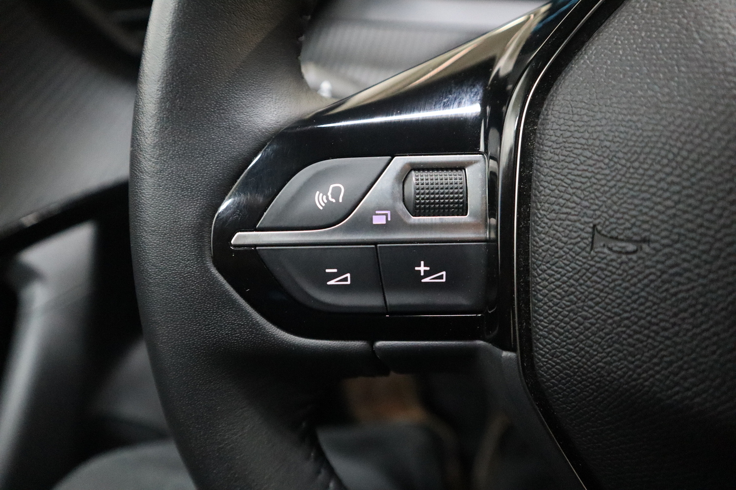 Peugeot e-2008 vaihtoauto