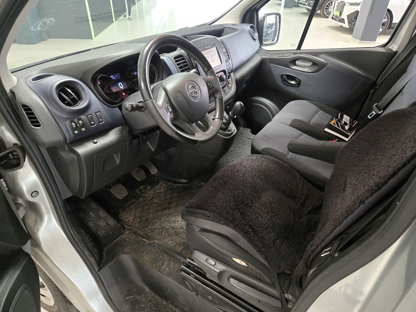 Opel Vivaro vaihtoauto