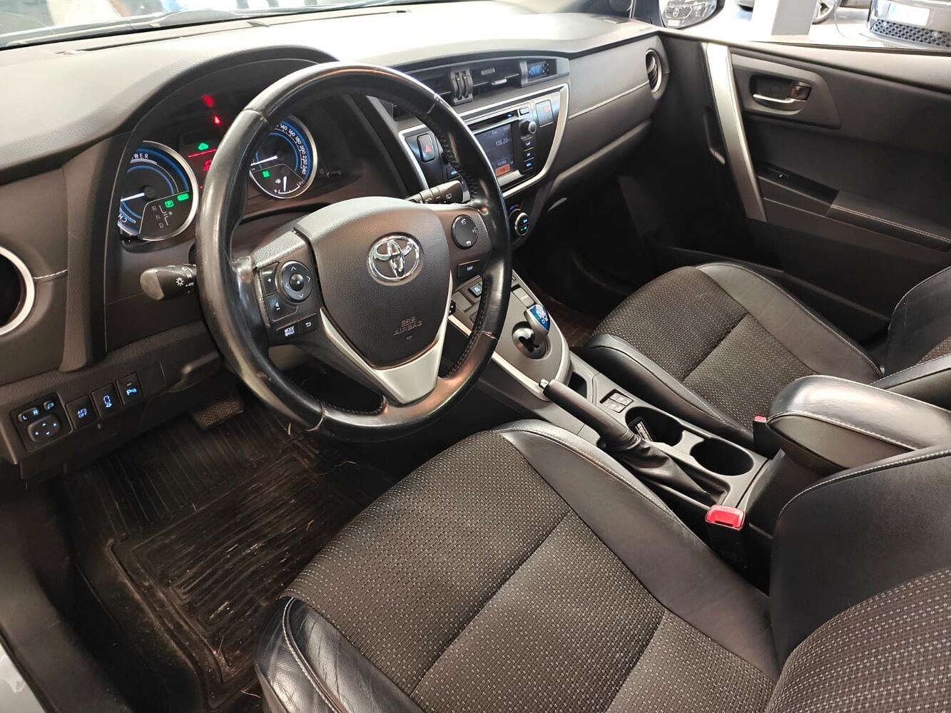 Toyota Auris vaihtoauto