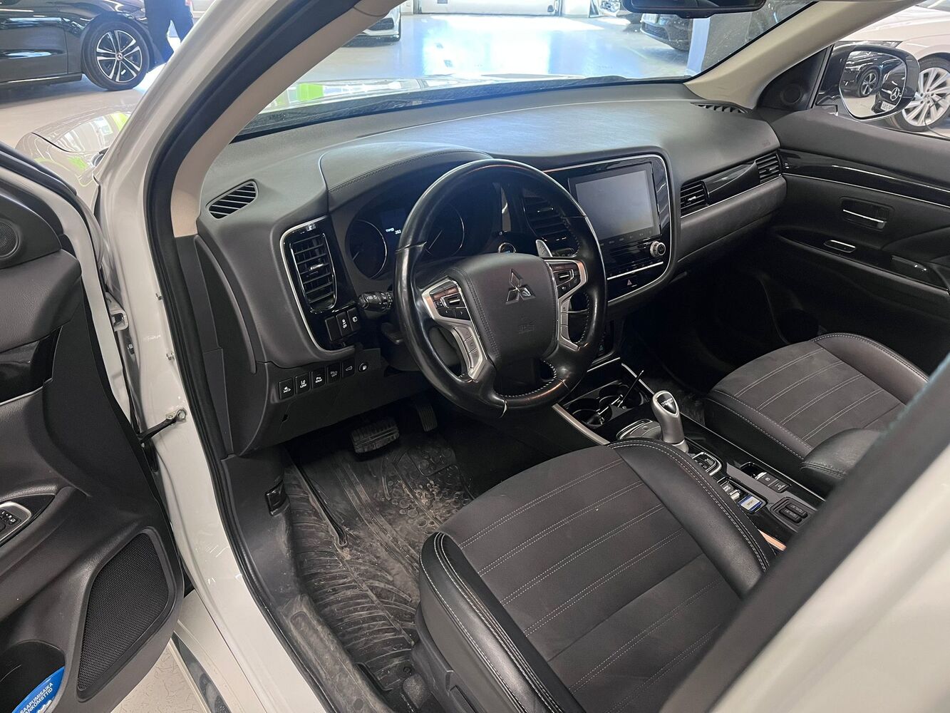 Mitsubishi Outlander PHEV vaihtoauto