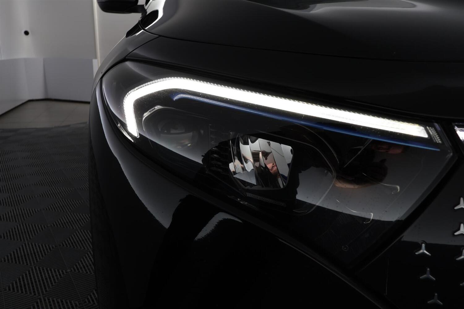 Mercedes-Benz EQB vaihtoauto