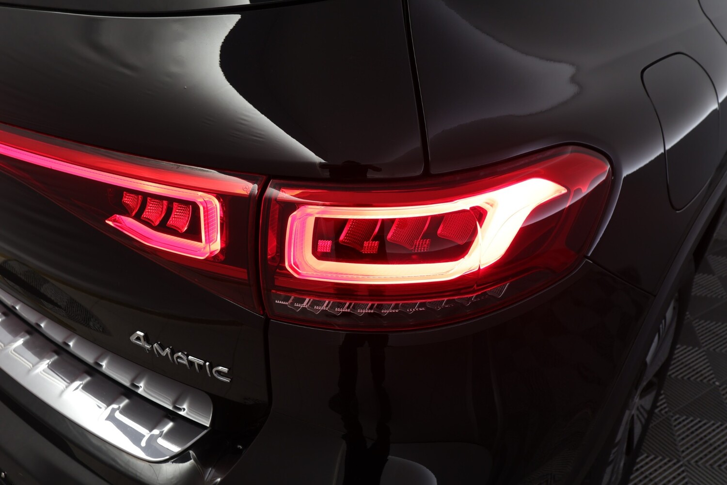 Mercedes-Benz EQB vaihtoauto