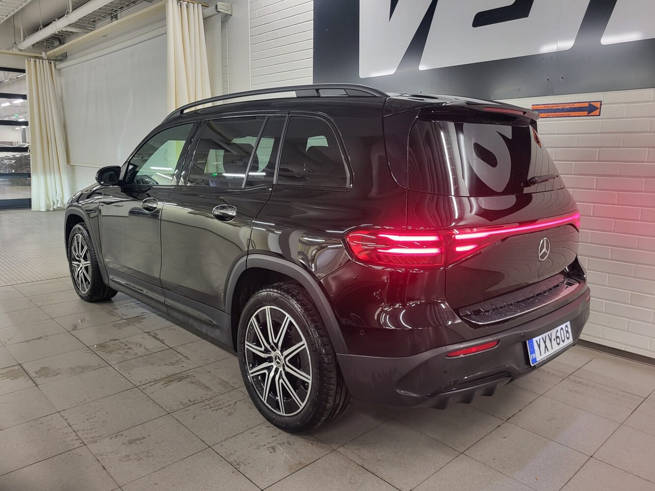 Mercedes-Benz EQB vaihtoauto