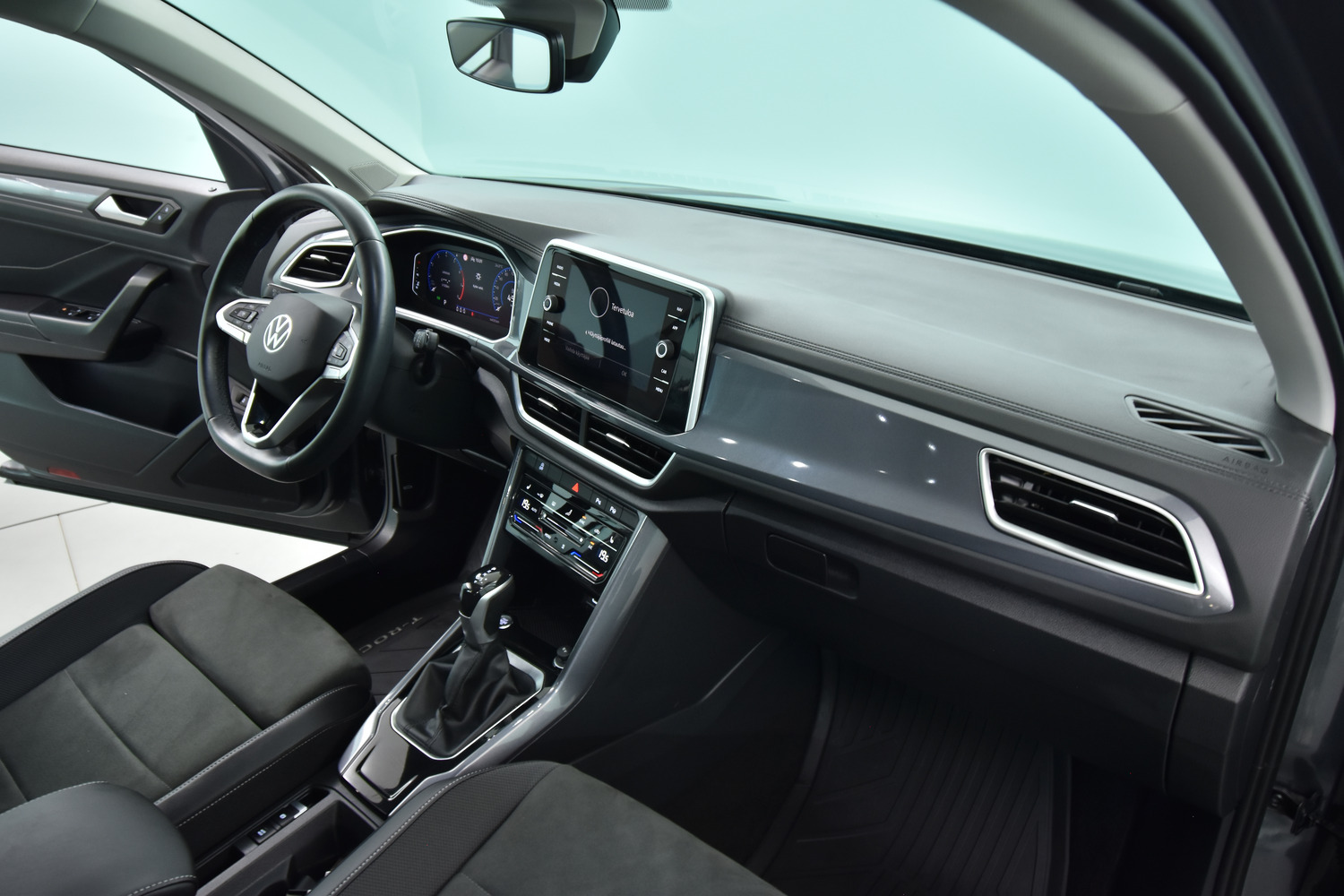 Volkswagen T-Roc vaihtoauto