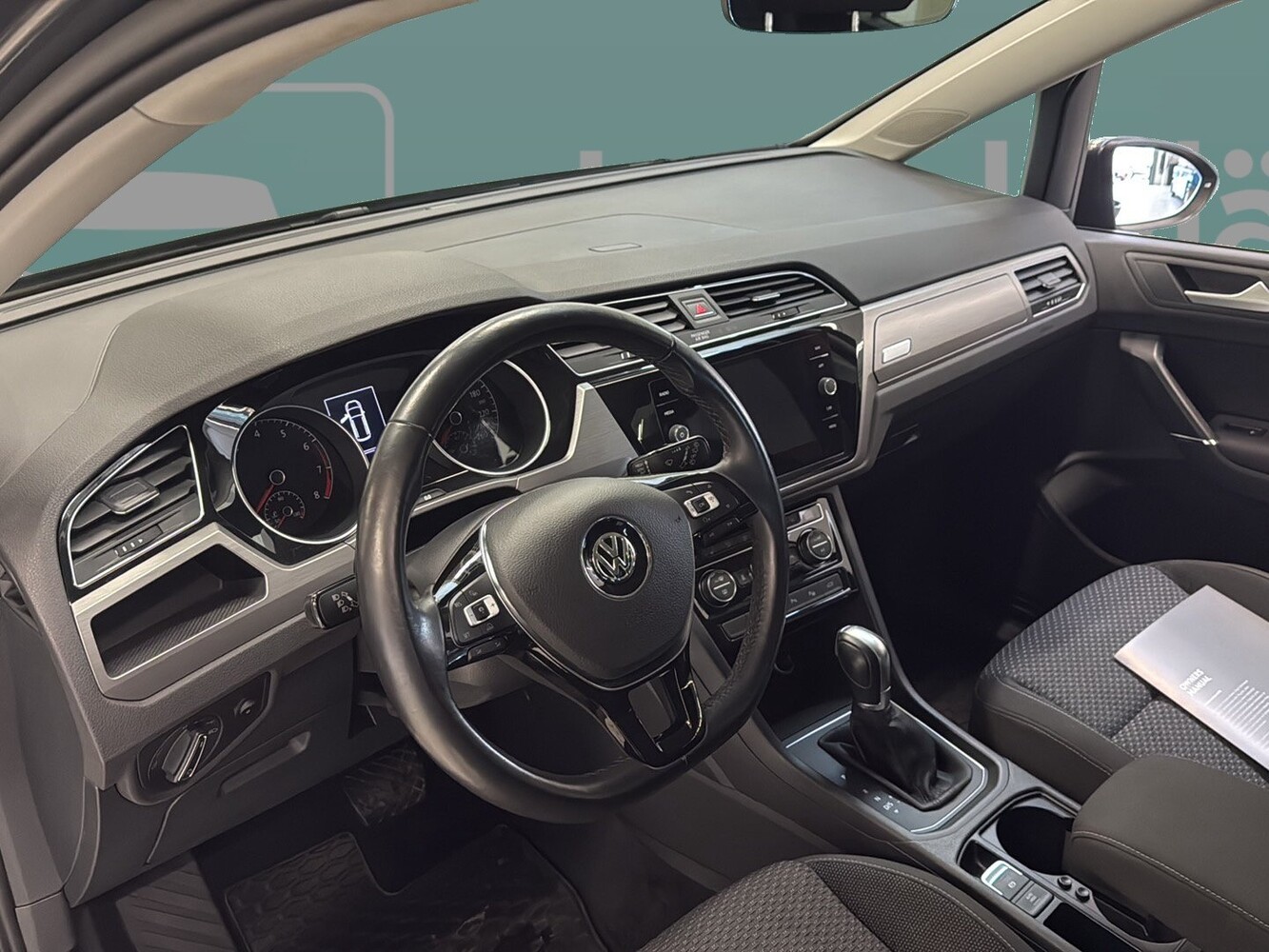 Volkswagen Touran vaihtoauto