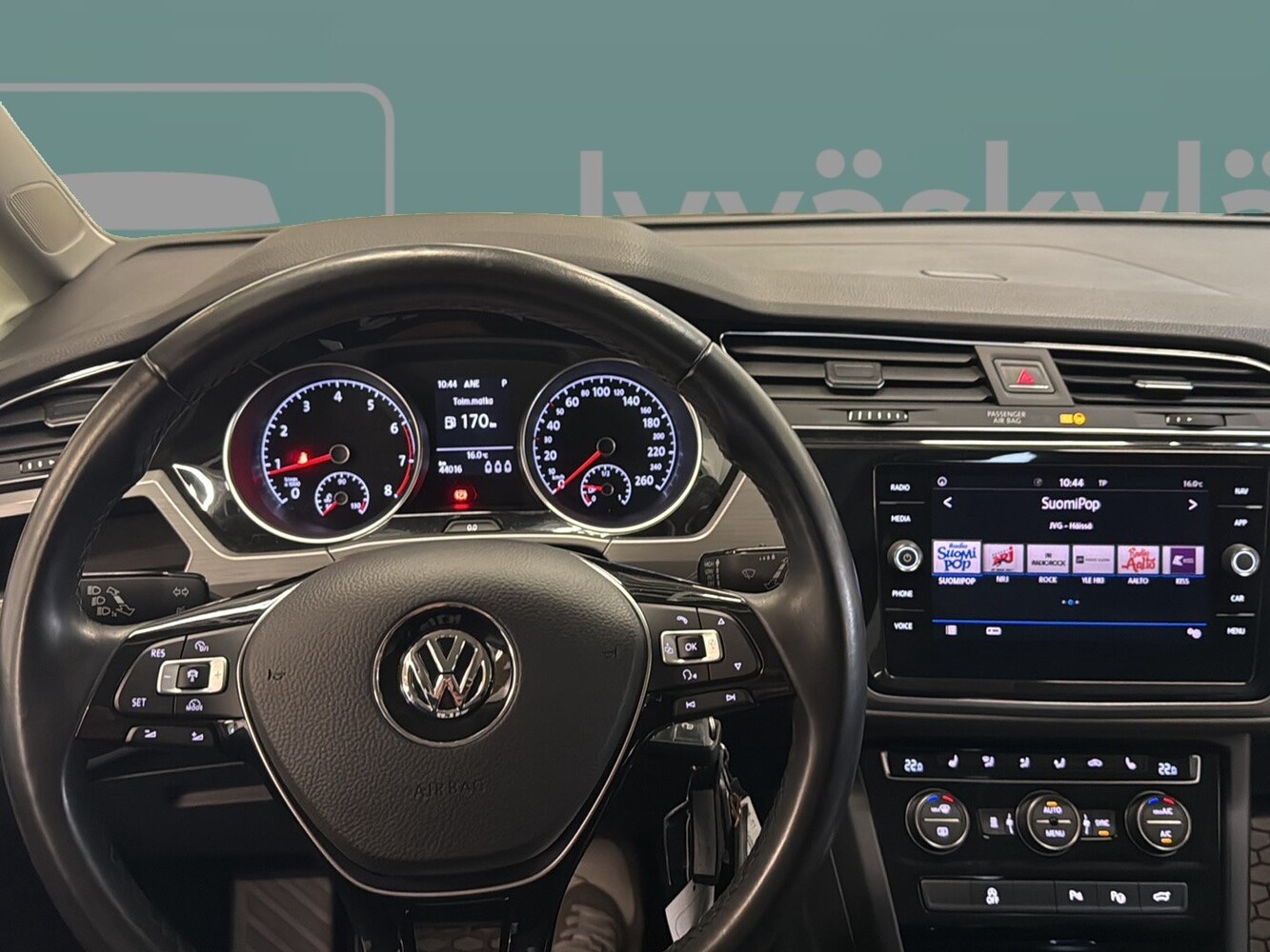 Volkswagen Touran vaihtoauto