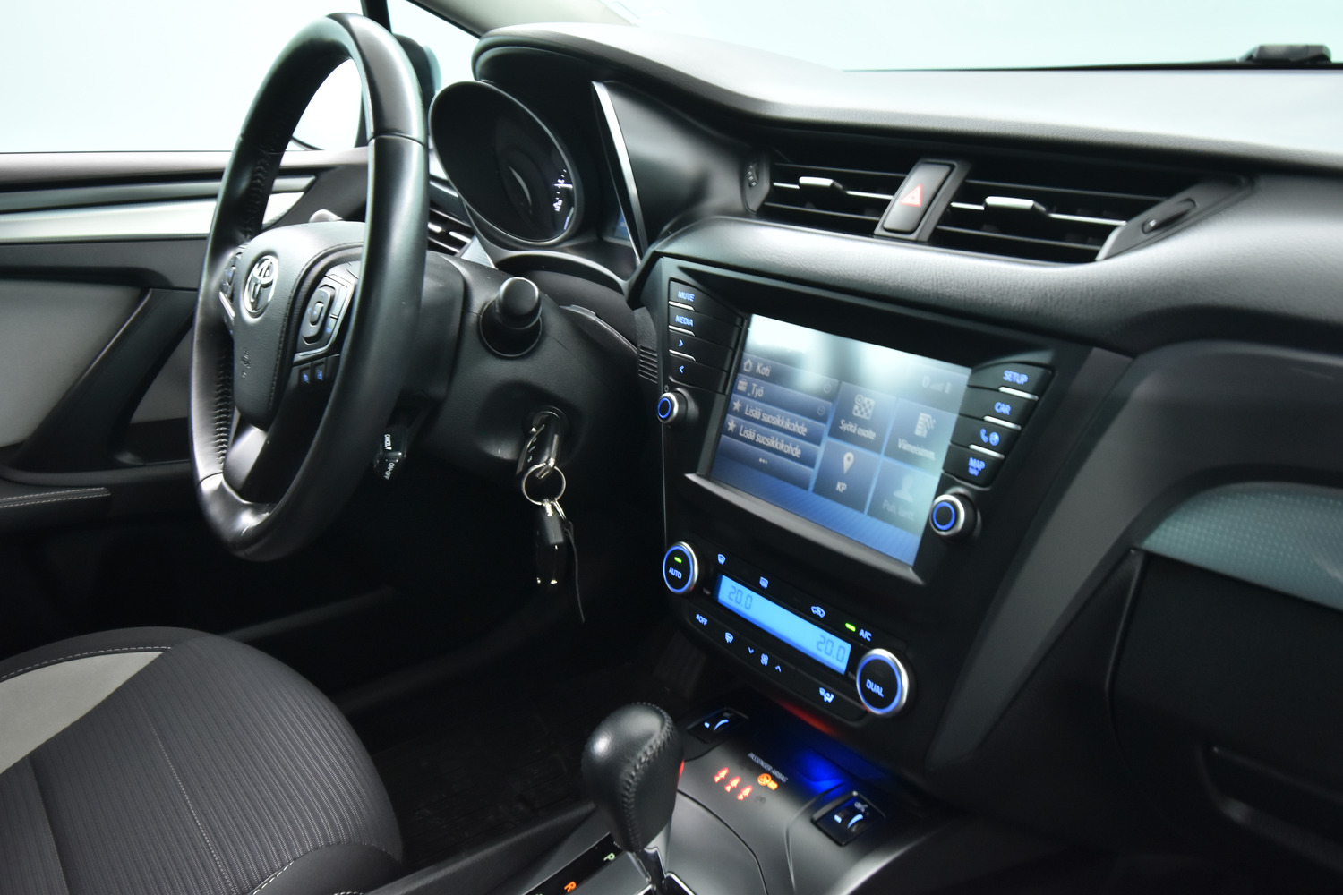Toyota Avensis vaihtoauto