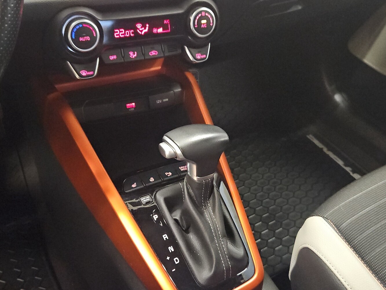 Kia Stonic vaihtoauto