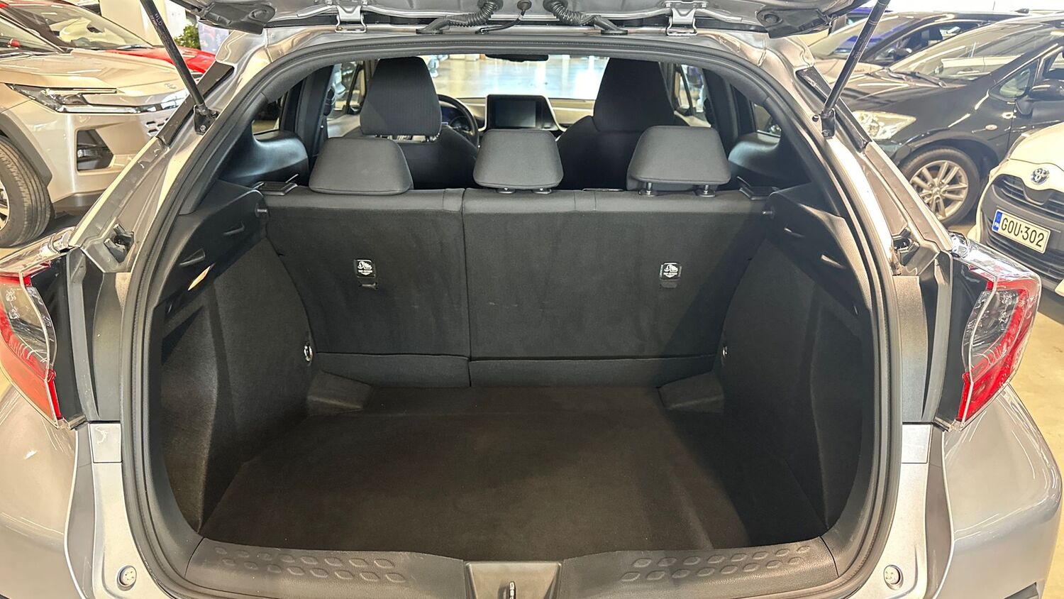 Toyota C-HR vaihtoauto