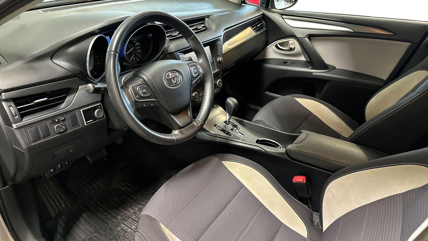 Toyota Avensis vaihtoauto