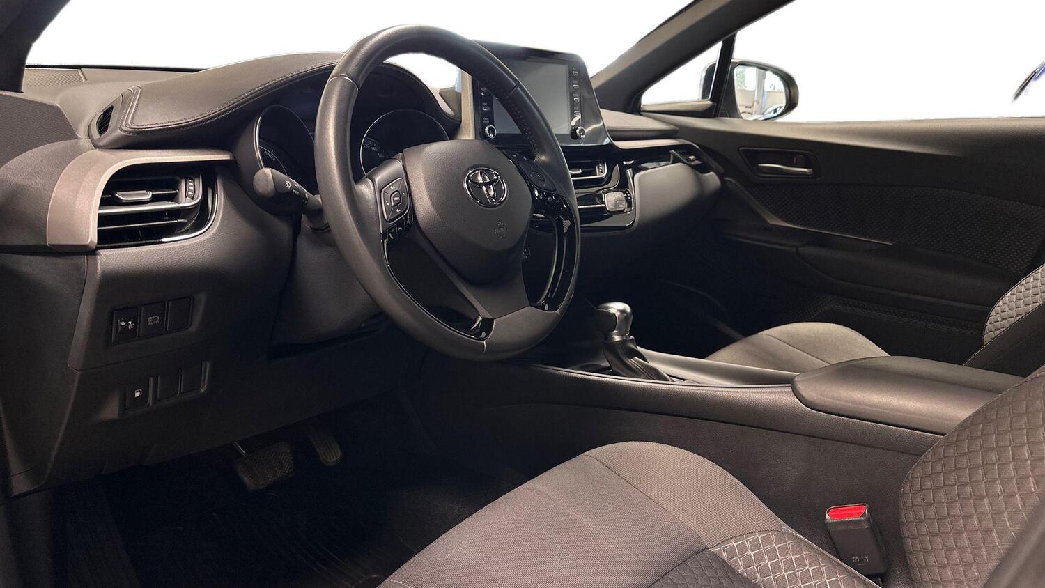 Toyota C-HR vaihtoauto