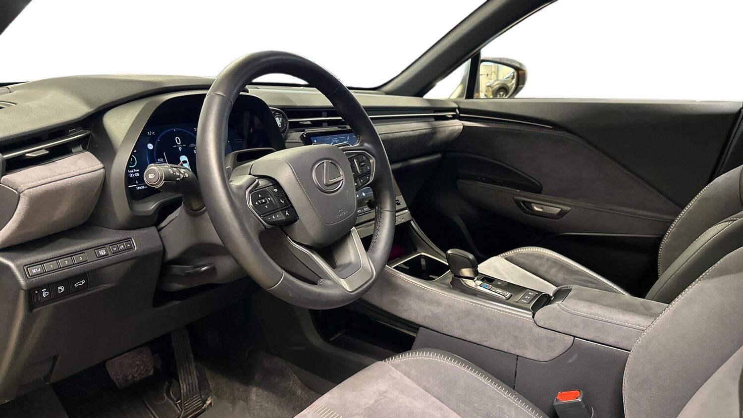Lexus LBX vaihtoauto