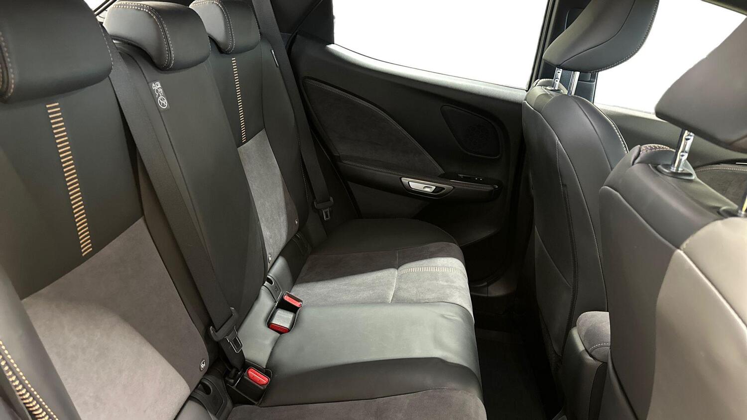 Lexus LBX vaihtoauto