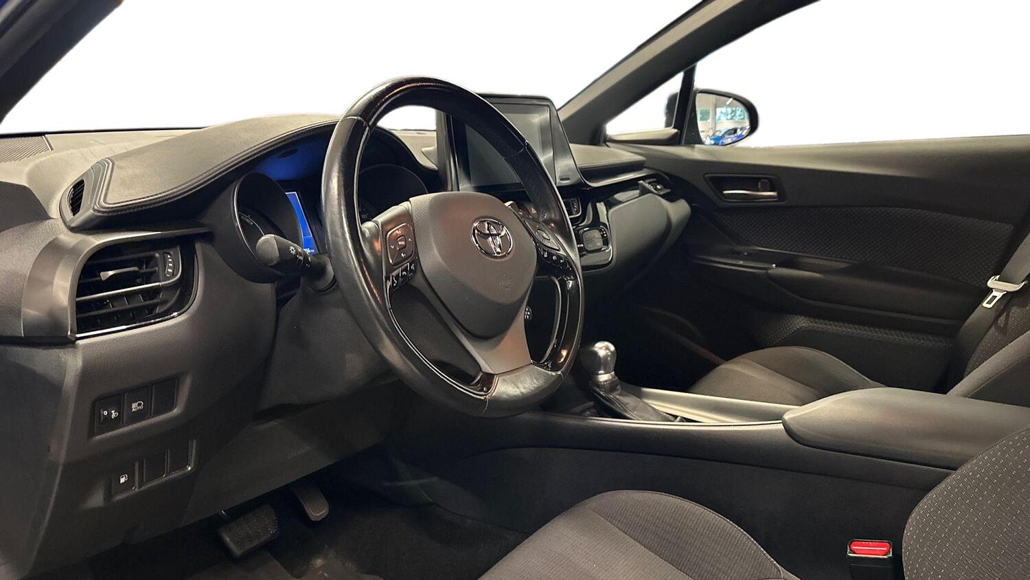 Toyota C-HR vaihtoauto