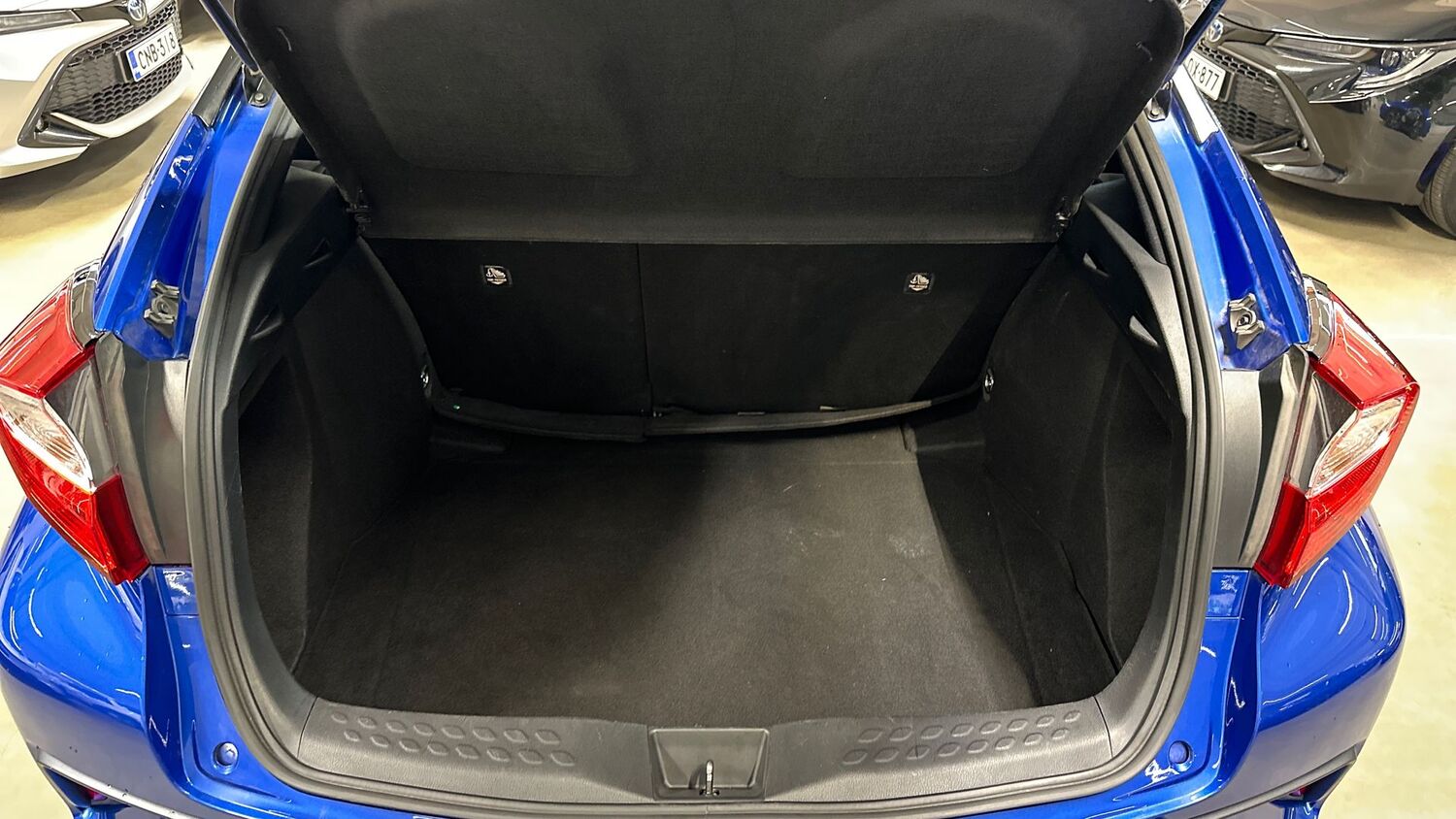 Toyota C-HR vaihtoauto