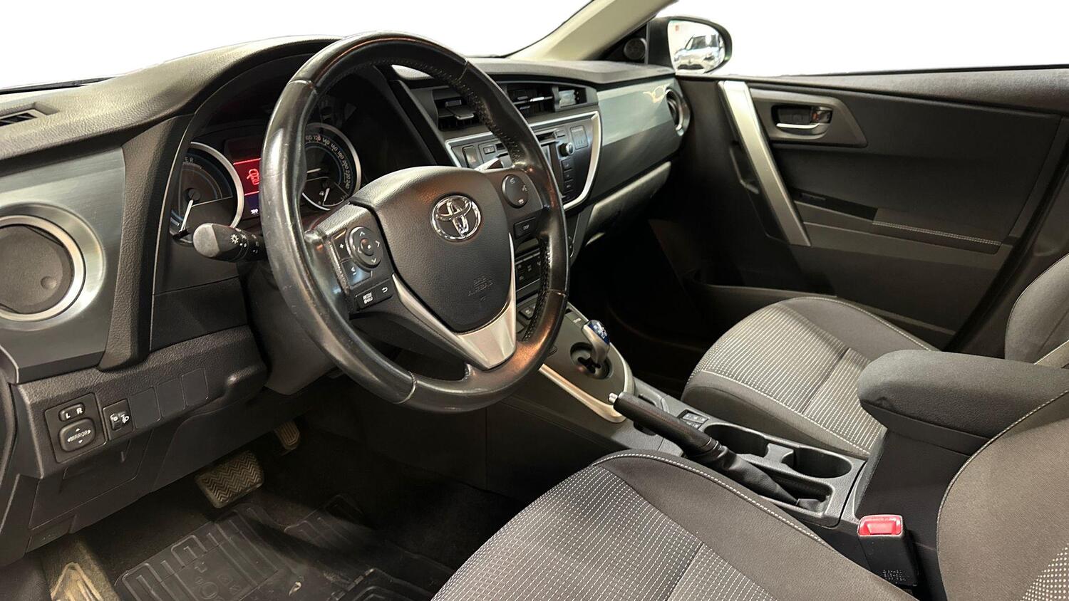 Toyota Auris vaihtoauto