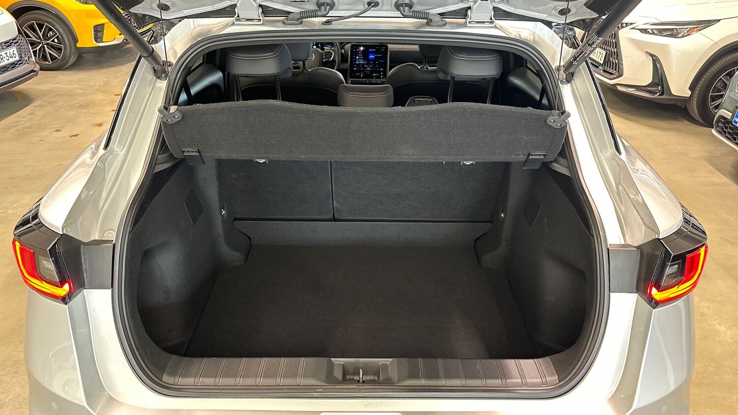 Lexus LBX vaihtoauto