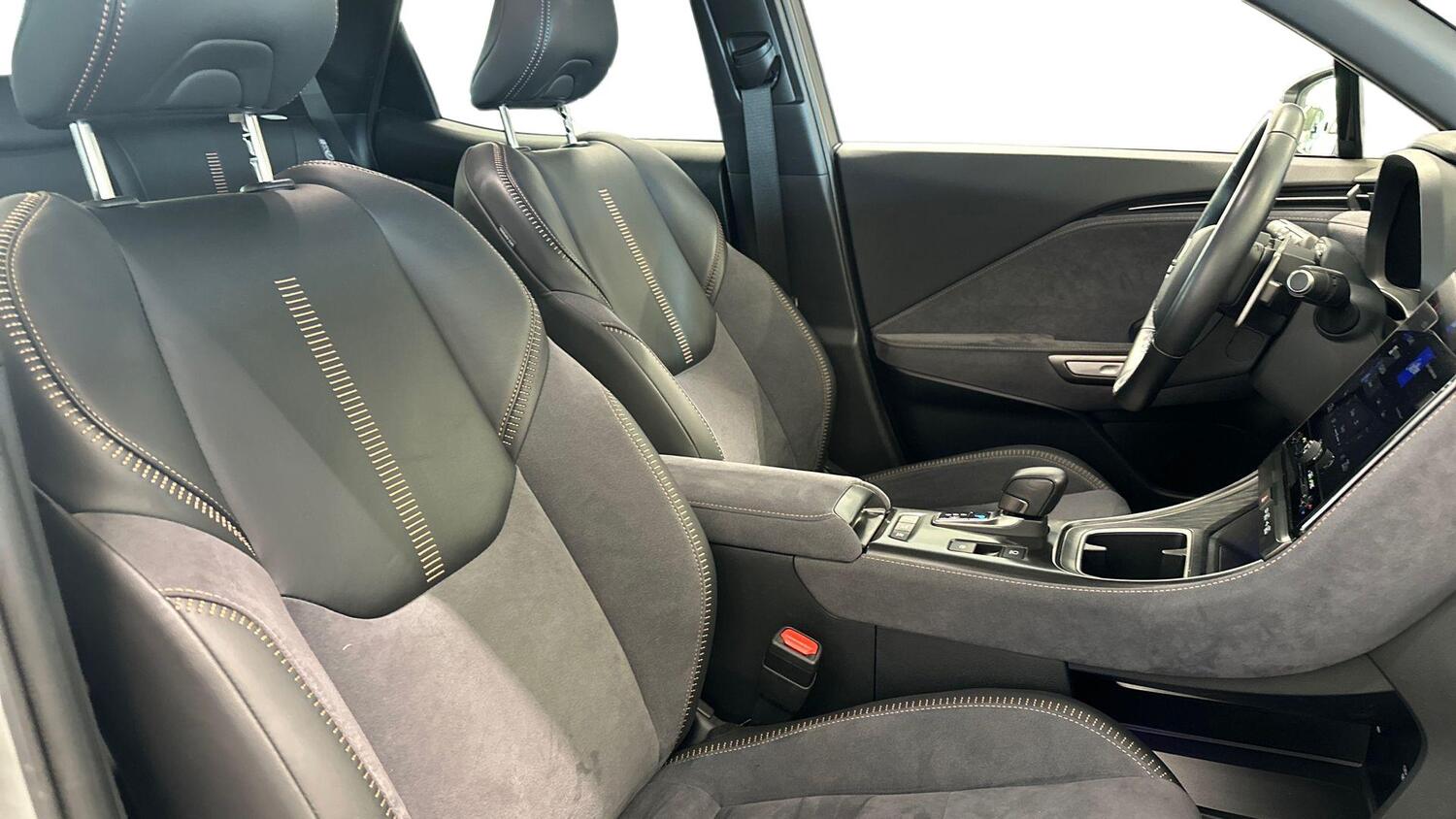 Lexus LBX vaihtoauto