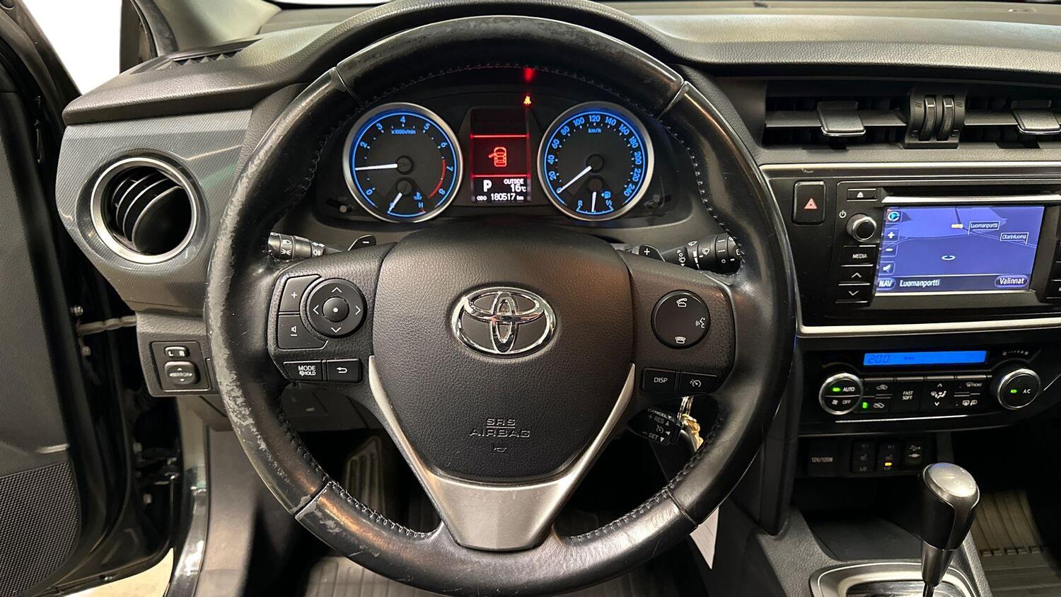 Toyota Auris vaihtoauto